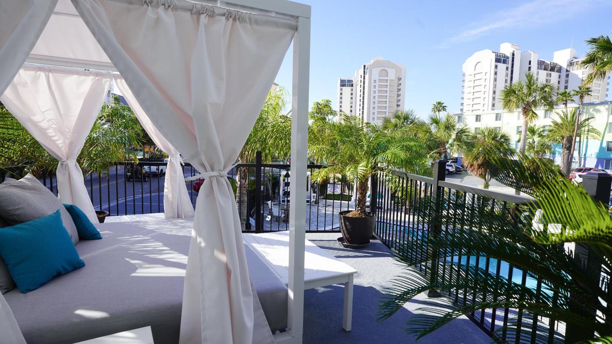 Ivory Sands Beach Suites Клиъруотър Бийч Екстериор снимка