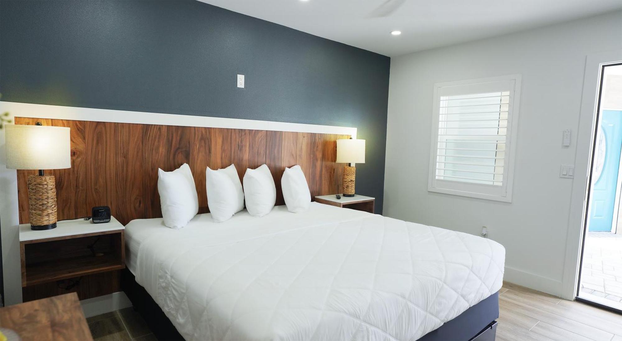 Ivory Sands Beach Suites Клиъруотър Бийч Екстериор снимка