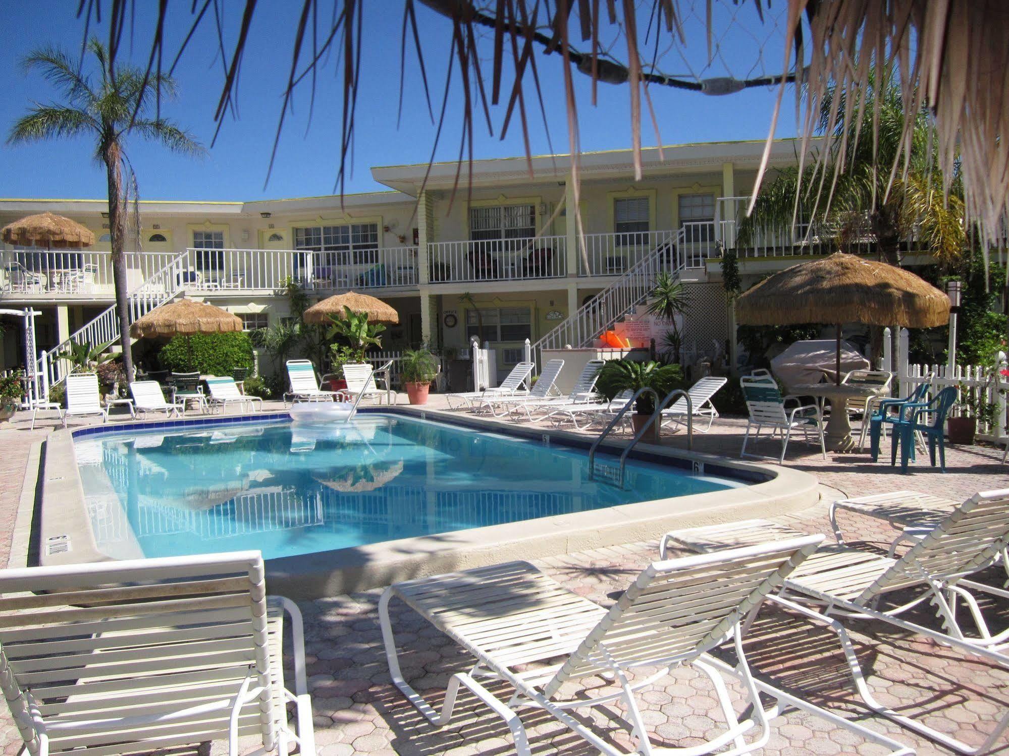 Ivory Sands Beach Suites Клиъруотър Бийч Екстериор снимка
